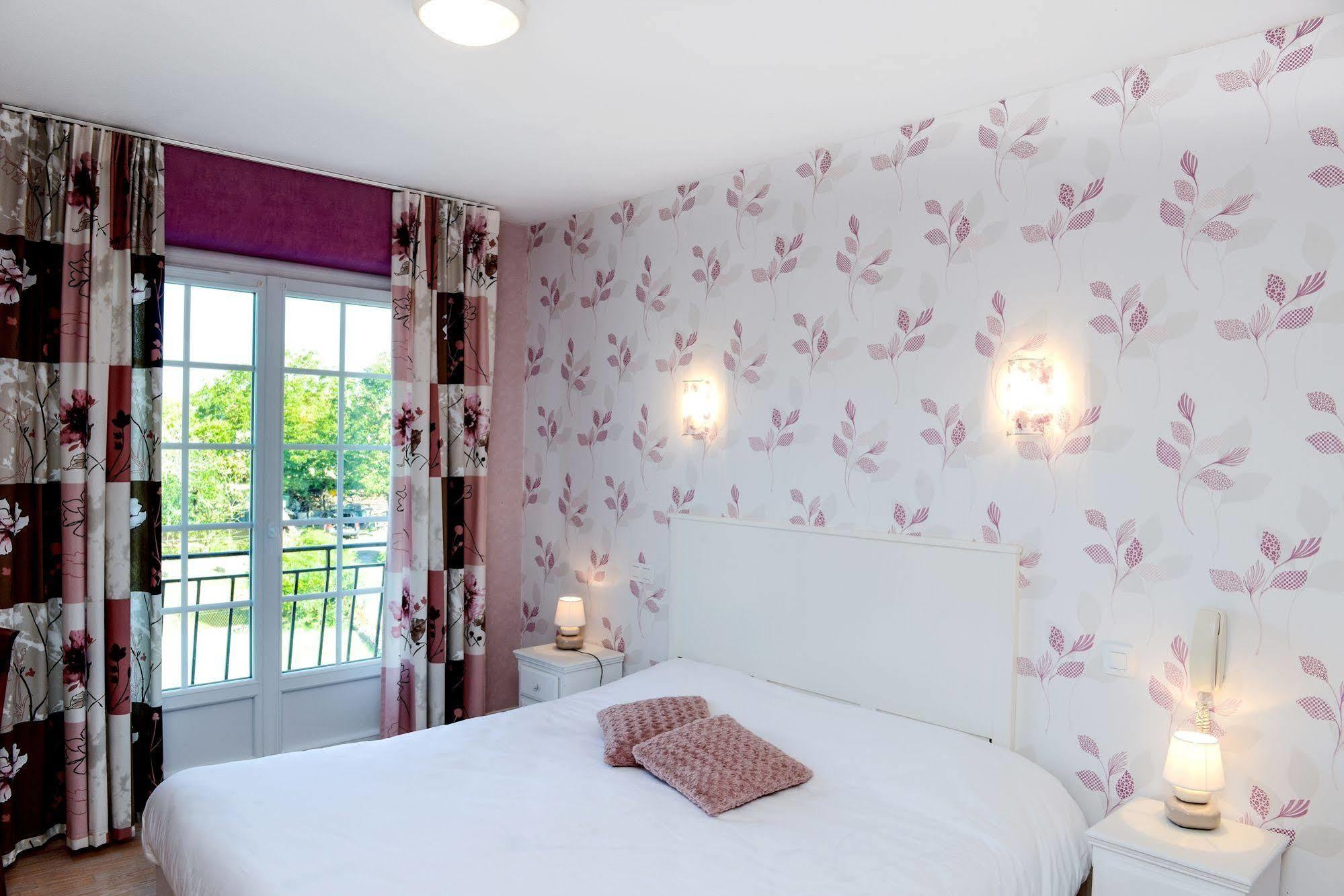 Logis Chez Germaine Hotel Geus-d'Oloron Exterior photo